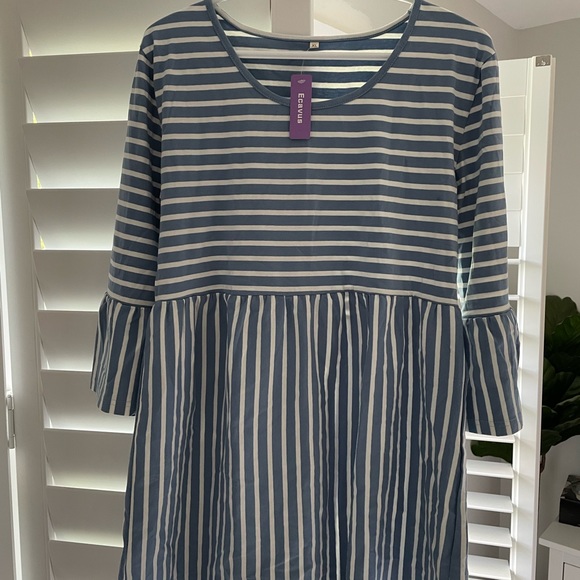 Maternity peplum top with ruffle sleeves - Picture 2 of 2